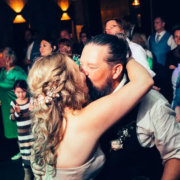 Verliebtes Brautpaar am Hochzeitstag – Hochzeitsfotograf Wolfsburg