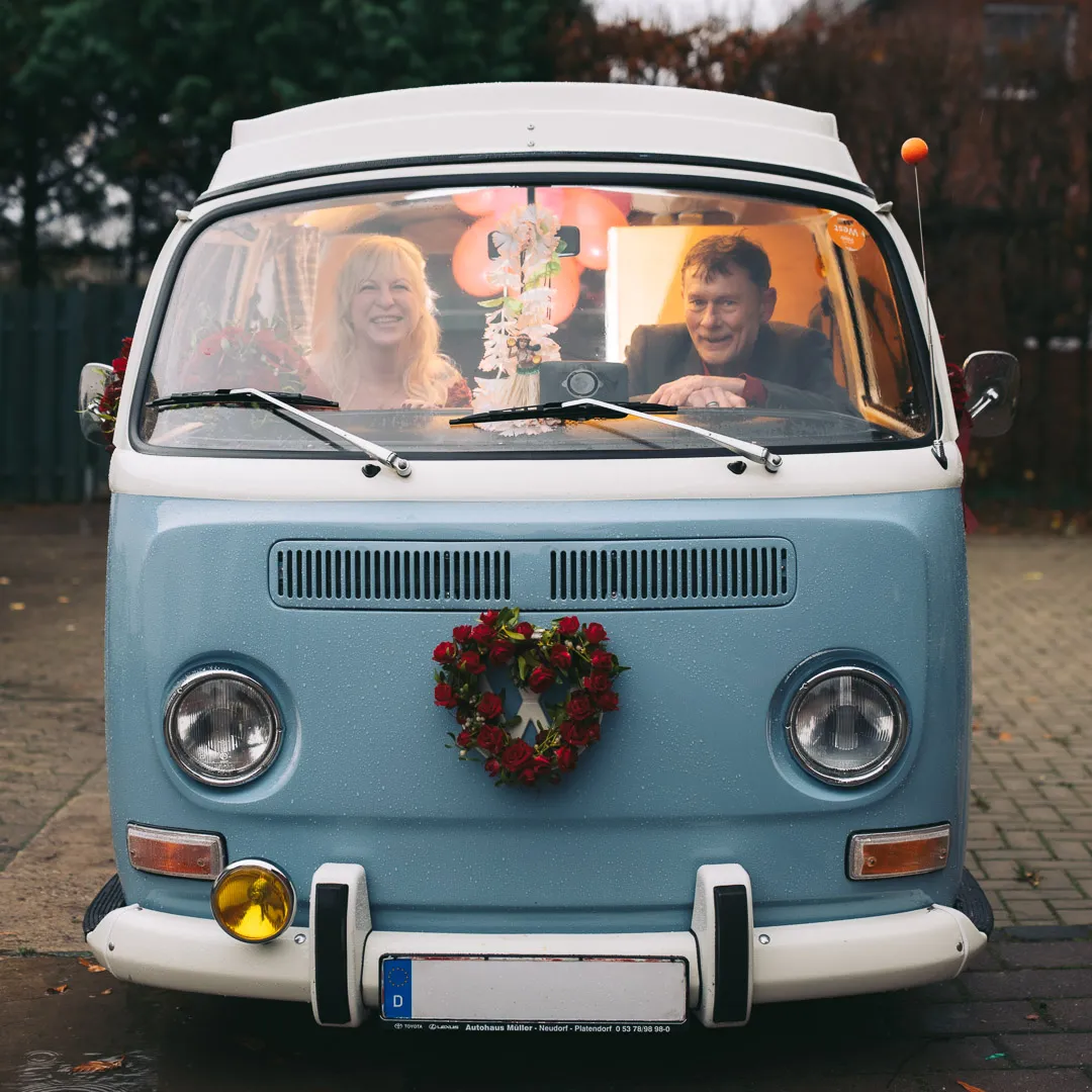 hochzeitsfotograf-wolfsburg-couple-shooting-mit-vw-bus-16 Brautpaar Couple Shooting mit VW Bus