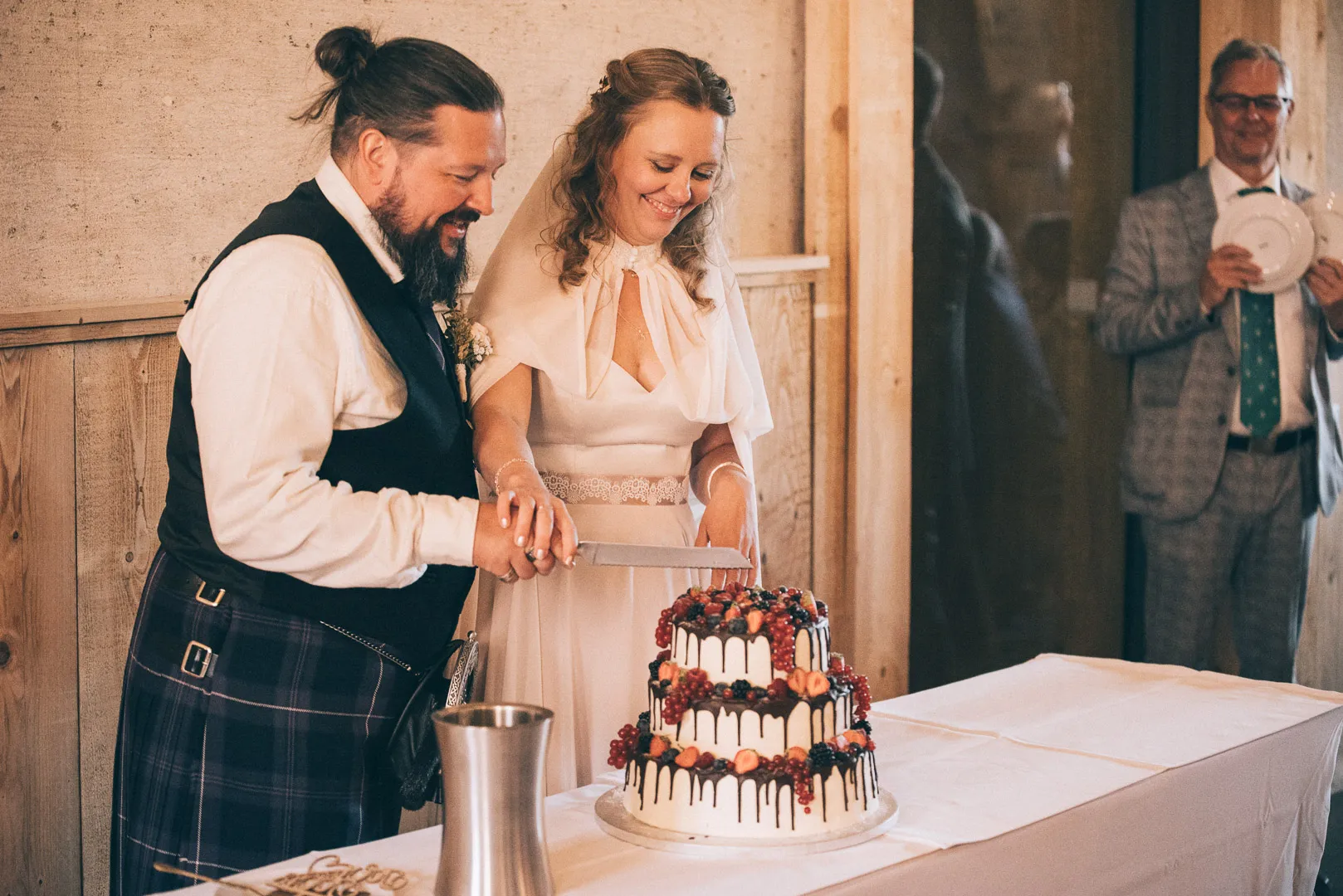 hochzeitsfotograf-wolfsburg-hochzeitsfeier-farminn-wittingen-44 Hochzeitsreportage der Hochzeitsfeier im FarmInn Kakerbeck