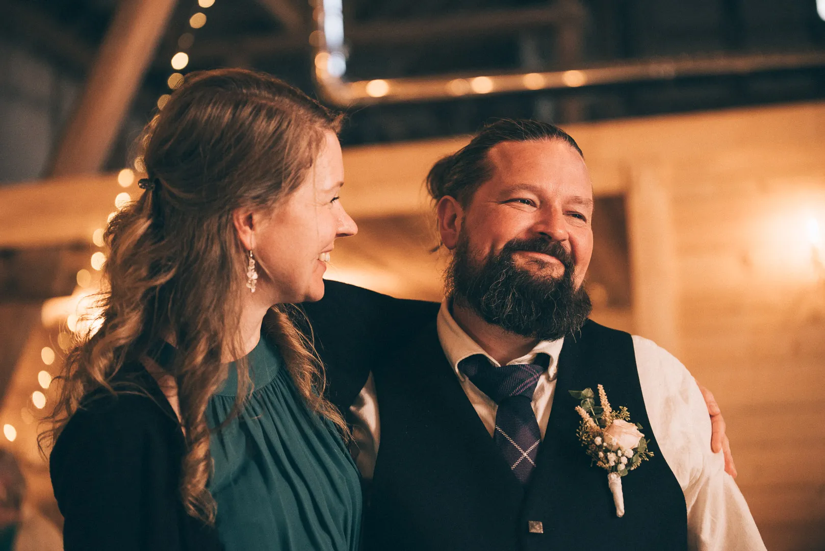 hochzeitsfotograf-wolfsburg-hochzeitsfeier-farminn-wittingen-47 Hochzeitsreportage der Hochzeitsfeier im FarmInn Kakerbeck