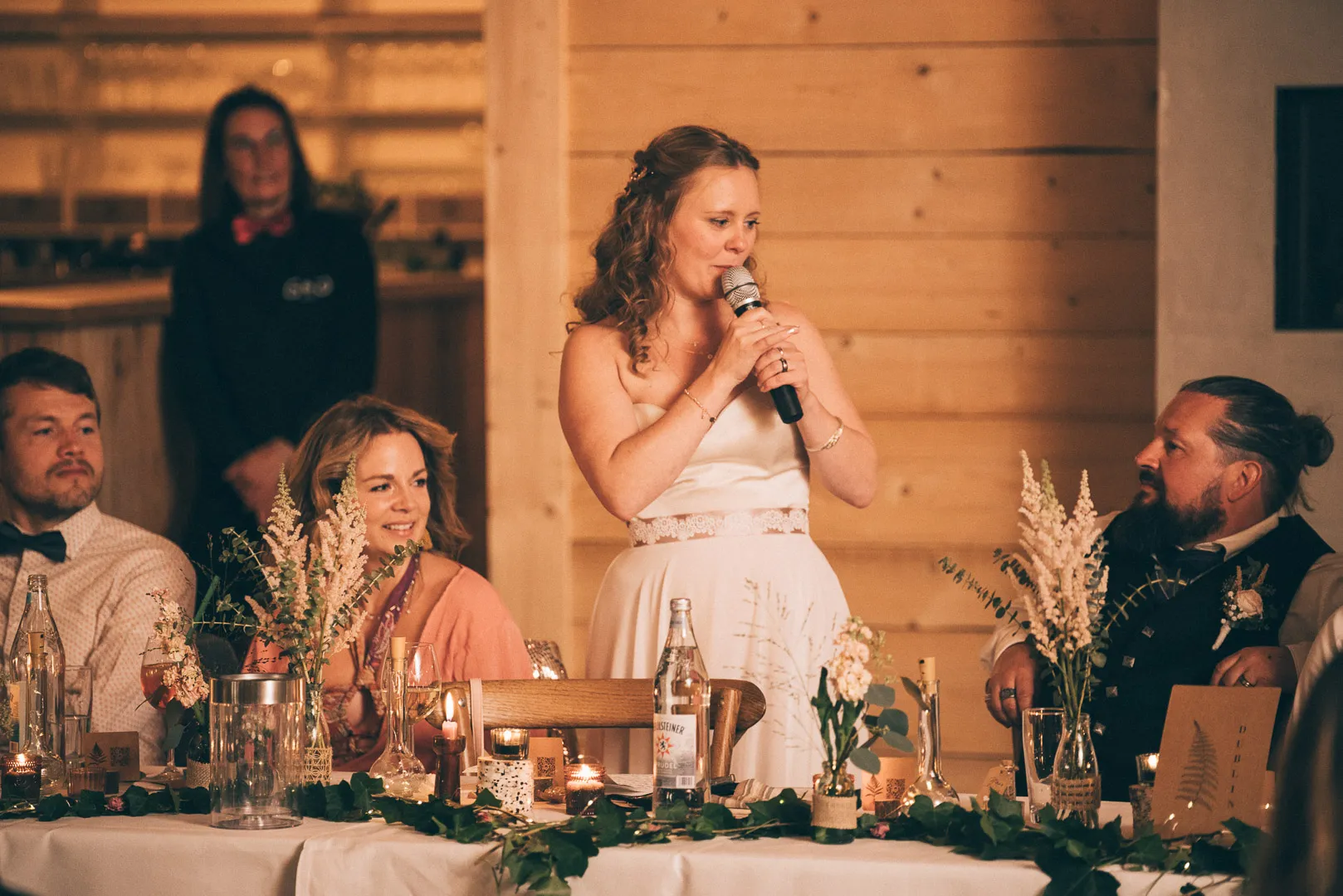 hochzeitsfotograf-wolfsburg-hochzeitsfeier-farminn-wittingen-48 Hochzeitsreportage der Hochzeitsfeier im FarmInn Kakerbeck