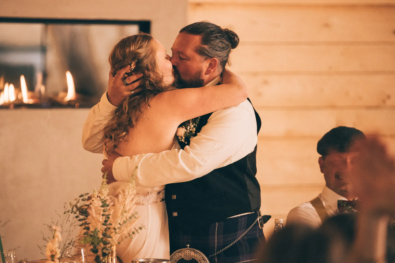 hochzeitsfotograf-wolfsburg-hochzeitsfeier-farminn-wittingen-52 Hochzeitsreportage der Hochzeitsfeier im FarmInn Kakerbeck