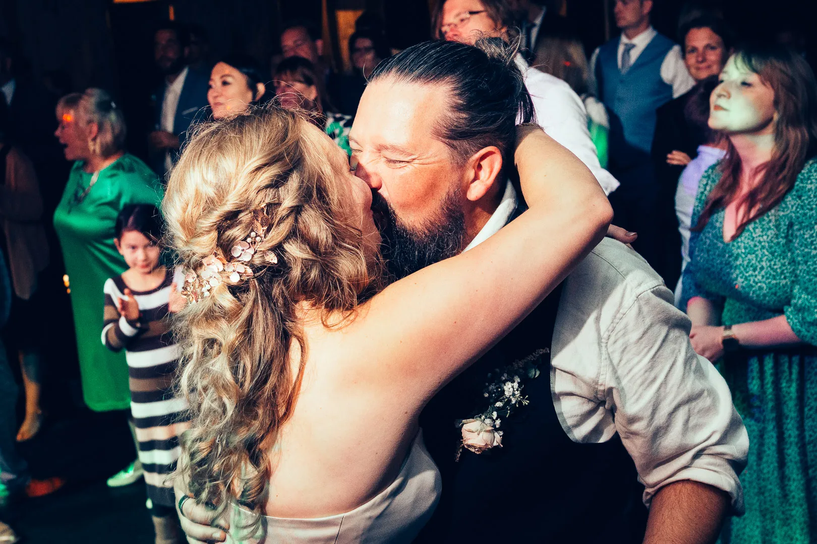 hochzeitsfotograf-wolfsburg-hochzeitsfeier-farminn-wittingen-69 Hochzeitsreportage der Hochzeitsfeier im FarmInn Kakerbeck