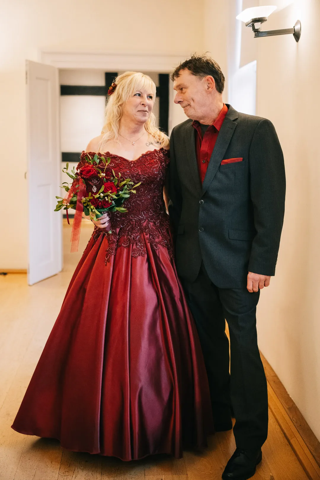 hochzeitsfotograf-wolfsburg-trauung-im-schloss-fallersleben-60 Hochzeitsreportage im Standesamt Schloss Fallersleben