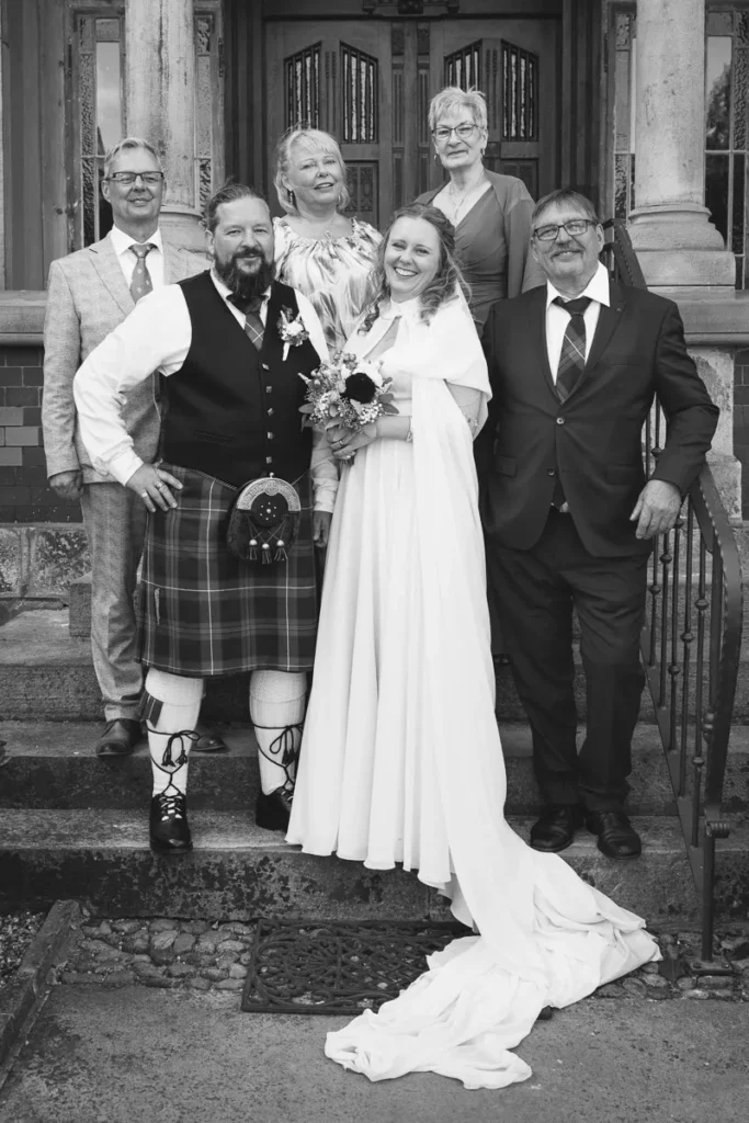 Familienfoto bei einer Hochzeitsfeier im FarmInn Wittingen