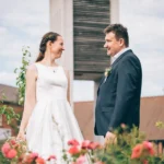 Brautpaar Mandy und Hauke vor der Martin Luther Gemeinde in Gifhorn